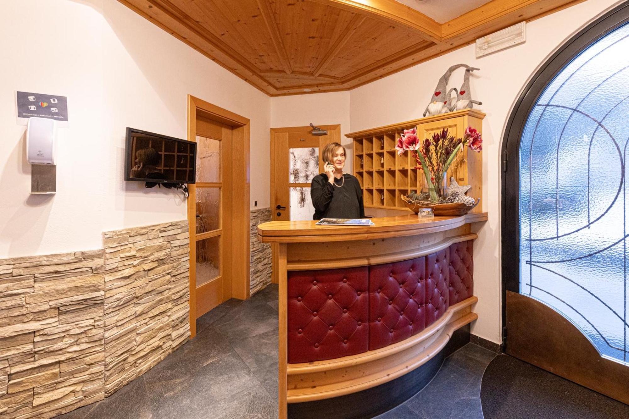 Hotel Thuinerwaldele Випитено Экстерьер фото